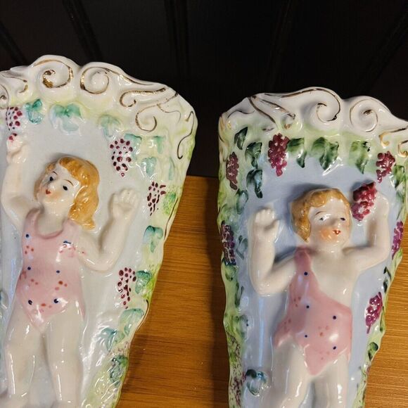 2 Japan Vintage Wall Pockets Planter Vase Porcelain Hand Painted Grapes Cherub - Picture 4 of 8